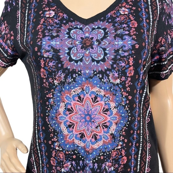 St. John’s Bay Black and floral print V-neck top - Picture 2 of 9